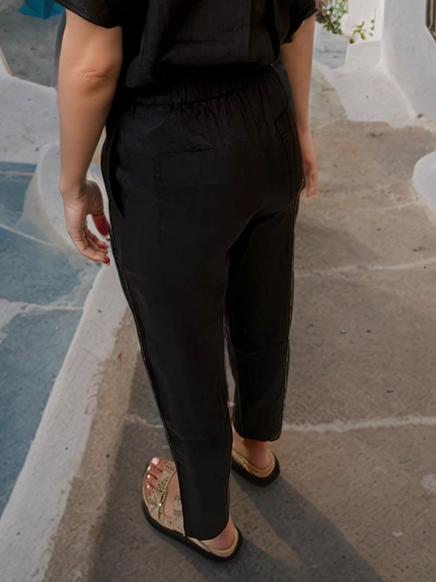 Relaxed Tapered-Leg Linen Trousers with Pockets