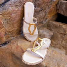 Load image into Gallery viewer, FLAT SANDAL WITH GOLD-FINISH ACCESSORY
