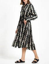 Load image into Gallery viewer, SATIN PRINT SHIRT DRESS
