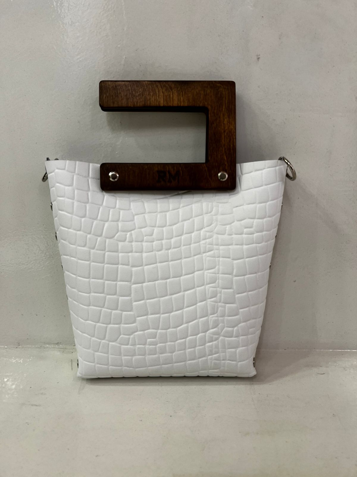 Croc-Effect Leather Bag with Geometric Wooden Handle